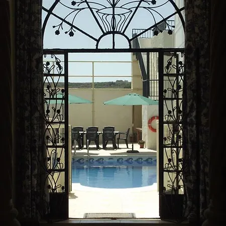 Ta' Gakbu Holiday With Pool